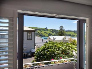 Akaroa Upper Deck - French inspired retreat - 4