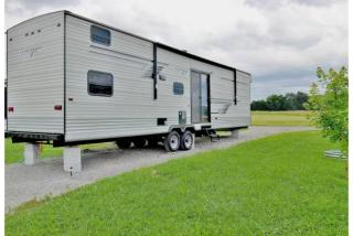 Mins from the Lake! King Bed • Firepit • Grill - 8