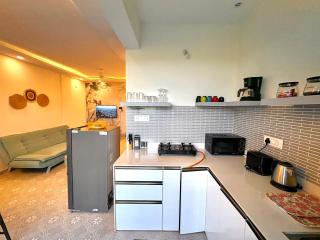 Bright Boho Studio Near Candolim Beach - Modern Amenities & Work Desk - 1