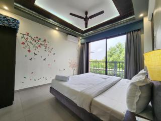 Family-Friendly 2BHK with Mangrove Views - Pool Access, Balcony in Candolim - 8