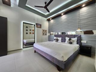 Family-Friendly 2BHK with Mangrove Views - Pool Access, Balcony in Candolim - 3