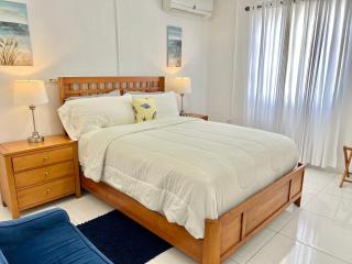 Hidden Treasure -Lovely Modern 2 Bedroom Apartment - 2