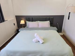 1BR Apartment - Landmark View, Netflix & Kitchen - 6