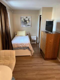 Cozy Studio Apartment - 7