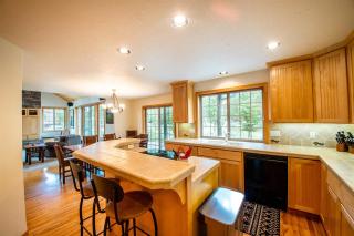 Tokatee Large Home with Hot Tub & Ping Pong - Sunriver - 9