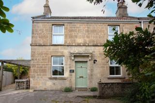 Charming Family Cottage in Bath with Parking - 0