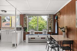 Simple 2-Double Bed Studio Stay - Peakhurst - 5