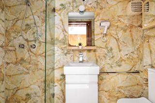 Simple 2-Double Bed Studio Stay - Peakhurst - 1