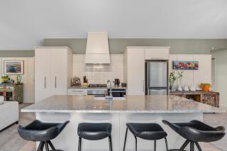 Hunter Lodge Your Papamoa Beach Escape - 5