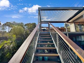 Fab 3-Bed Stay with Great Outdoors & Water Views - 7