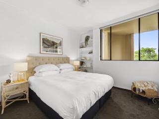 Bright & Spacious Surry Hills Apartment - 2