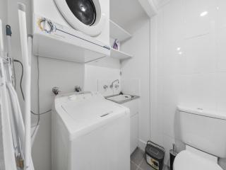 Loft-Style CBD 1-Bed with Rooftop Terrace & BBQ - 3