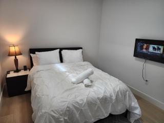 Cozy, Classy 2 BedRM Private Suite with Netflix and Parking - 3