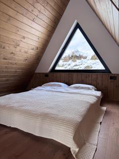 Lofty House Mountain - 4