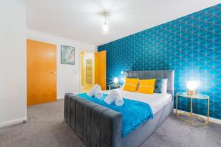 2 Bed Apt Next to O2 Academy, close walk to New Street Station & Bullring - With Parking - FREE NETFLIX - With 50 Inch Smart TV, FREE NETFLIX & WIFI - Birmingham City Centre, By 02 Academy, Cube & Mailbox - 3