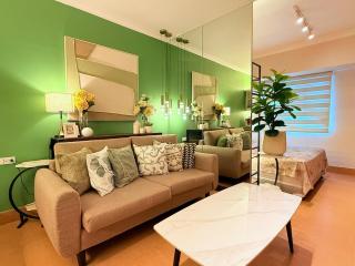 Stylish Hideaway at West Insula North EDSA - 0