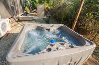 Cabin close to FL Caverns! Hot Tub, WI-FI, & Firepit - 7