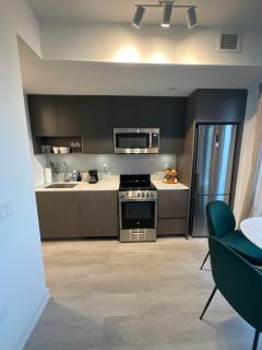 Serene Cozy 1BDRM Condo near Sherway Mall, Lakeshore, & Airport - 2