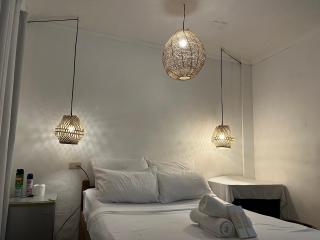 500mbps AC room with kitchen Central RRJ homestay - 8