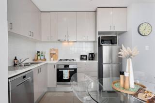 Bright 1BR Redfern Stay Walk to Station and Cafés - 7