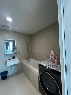 Stylish City Hideout - Comfy Sofa, Warm Ambience - 9