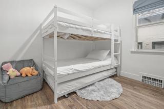 Blue Raptor Family-Friendly 3BR Private Yard - 7