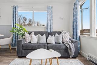 Blue Raptor Family-Friendly 3BR Private Yard - 4