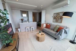 Sky 2 bed apt at Mel CBD with gym pool & sauna - 8