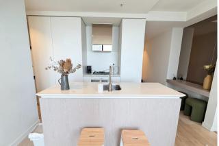 Sky 2 bed apt at Mel CBD with gym pool & sauna - 7