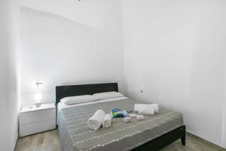 Saro House - Happy Rentals - 1