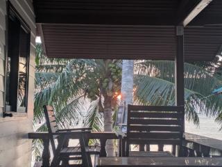 Sleepy beach bungalows - 8