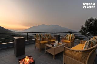 StayVista at Eira Villa with Bonfire, Heated Pool - Kasauli - 8