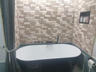 best one bed room close to parks and amenities - 0