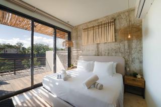 Modern 2BR Apartment with Pool & Gym - 6