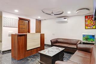 Super Townhouse Roadway Inn - 9