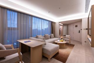 Orange Crystal Qingdao Taidong Pedestrian Street Yan'an Third Road Hotel - 1