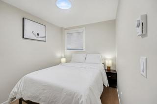 Deluxe 2-Bedroom Getaway Near Mahogany Lake - 1