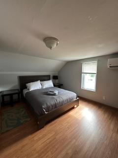 Private Room Lakeview House- Westmount - 8