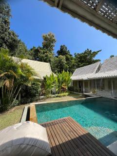 4BR Tropical Private Pool Villa in Kerobokan - 4