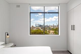 Bright 2-Bed Apt with Spectacular Bridge Views - 3