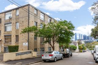 Bright 2-Bed Apt with Spectacular Bridge Views - 2