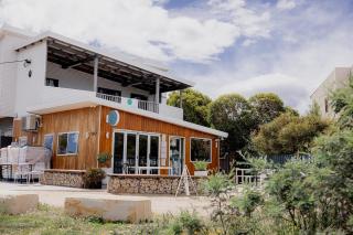 Surfside House Dodges Ferry coastal retreat - 1