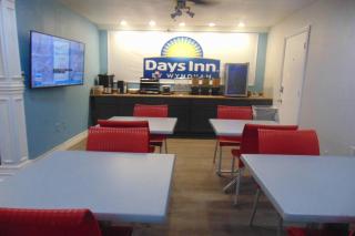 Days Inn by Wyndham Victorville - 3