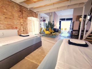 SC 00 LOFT by ROCKCHAIR Apartments l SUPERHOST Status l Unique & Style Loft 230 sqm 2 Floors Tablefootball Tabletennis 3 Bathrooms Boxspringbeds welcomes you! - 6