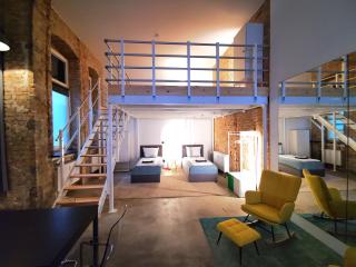 SC 00 LOFT by ROCKCHAIR Apartments l SUPERHOST Status l Unique & Style Loft 230 sqm 2 Floors Tablefootball Tabletennis 3 Bathrooms Boxspringbeds welcomes you! - 7