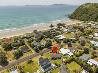 Coastal Nook - Matarangi Holiday Home - 0