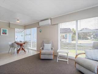 Coastal Nook - Matarangi Holiday Home - 3