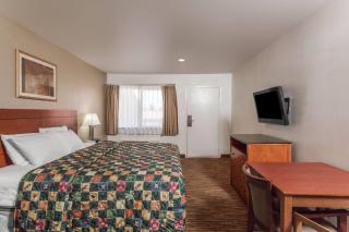 Travelodge by Wyndham Hemet CA - 9