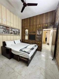 South Delhi,AC,WiFi,4K Smart TV - 6