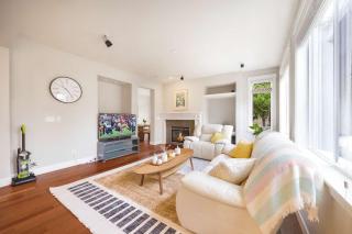 Redmond Modern 3BR Retreat Near Microsoft - 9